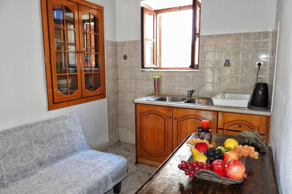 Traditional Villa Efterpi Chalki Town Bagian luar foto
